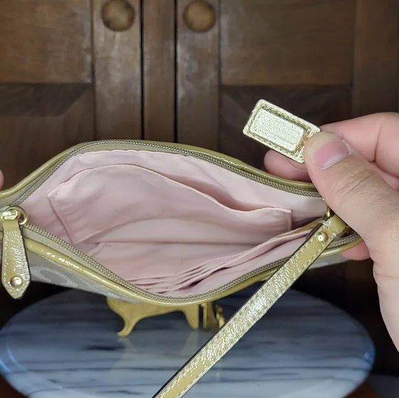 Coach Cream and Gold Clutch - Picture 10 of 13